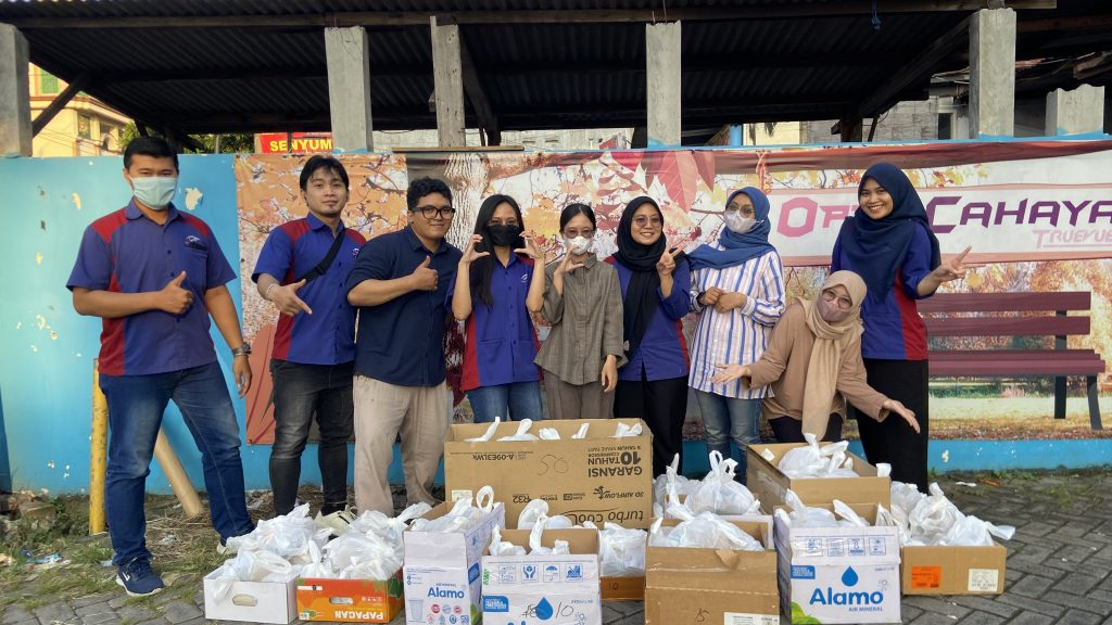 Berbagi Takjil GRATIS Untuk Masyarakat Surabaya!