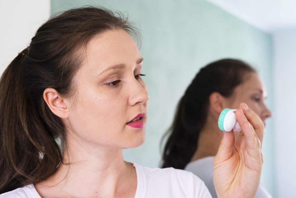 Fakta dan Mitos Tentang Penggunaan Softlens