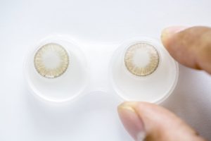 Softlens Harian vs Bulanan: Mana yang Lebih Aman?