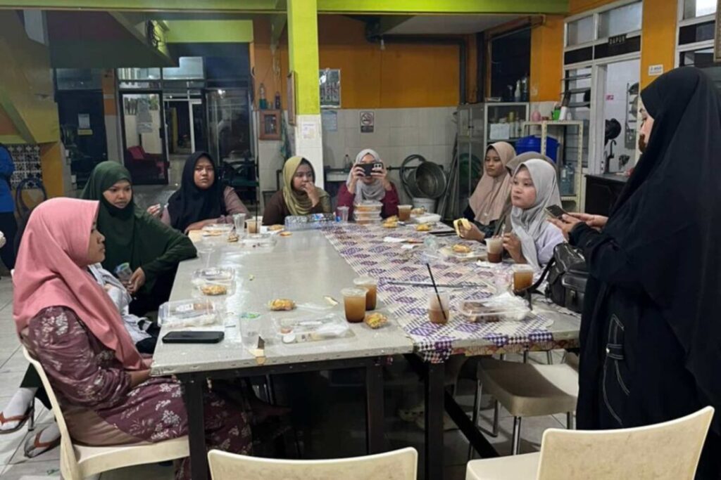 Optik Cahaya Truevue Gelar Buka Bersama dan Periksa Mata Gratis di Panti Asuhan Aisyiyah 1 Surabaya