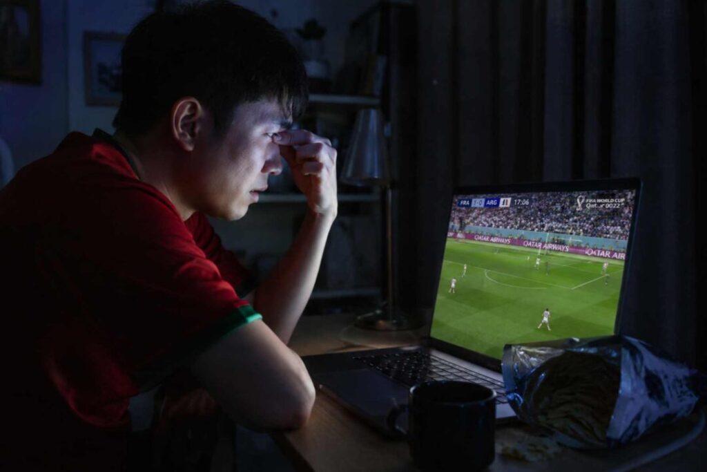 Mengapa Nonton Piala Dunia 2026 Bisa Memicu Digital Eye Strain?