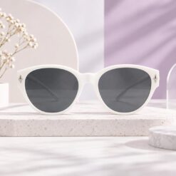 Kacamata Hitam Mr & Mrs Cool 519 Warna Putih Cover