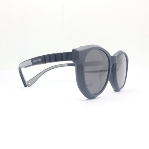 Frame Kacamata Clip On Happy Kids Y8853 C1 Tampak serong Kanan pakai sunglasess